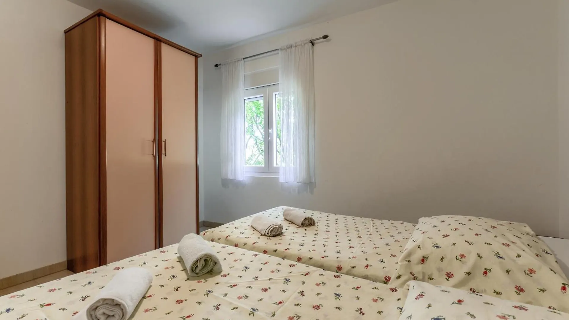 Wohnung Fuer 23 Personen Mit Privatsphaere Razanac Apartment