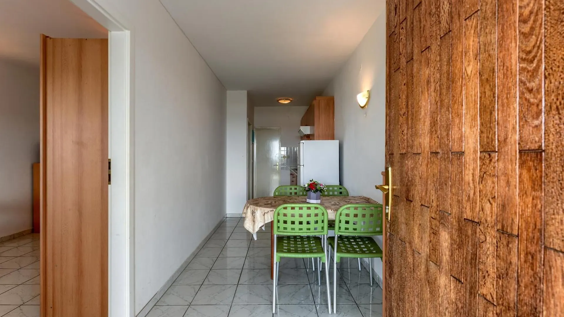 Apartment Wohnung Fuer 23 Personen Mit Privatsphaere Razanac