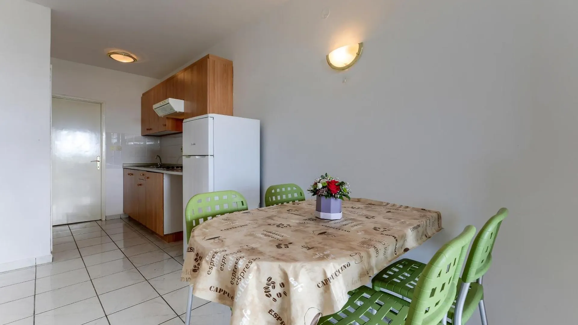 Wohnung Fuer 23 Personen Mit Privatsphaere Razanac Croatia
