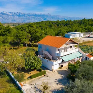 Apartment Luca, Razanac